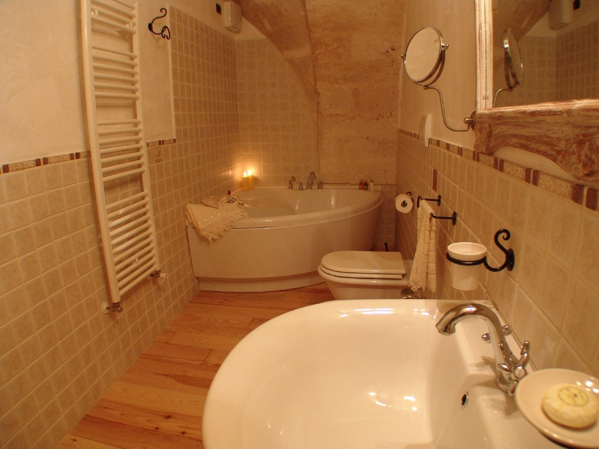 Hotel Masseria Fortificata Donnaloia โมโนโปลี ภายนอก รูปภาพ