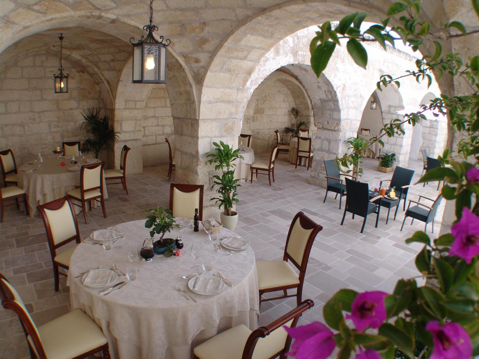 Hotel Masseria Fortificata Donnaloia โมโนโปลี ภายนอก รูปภาพ
