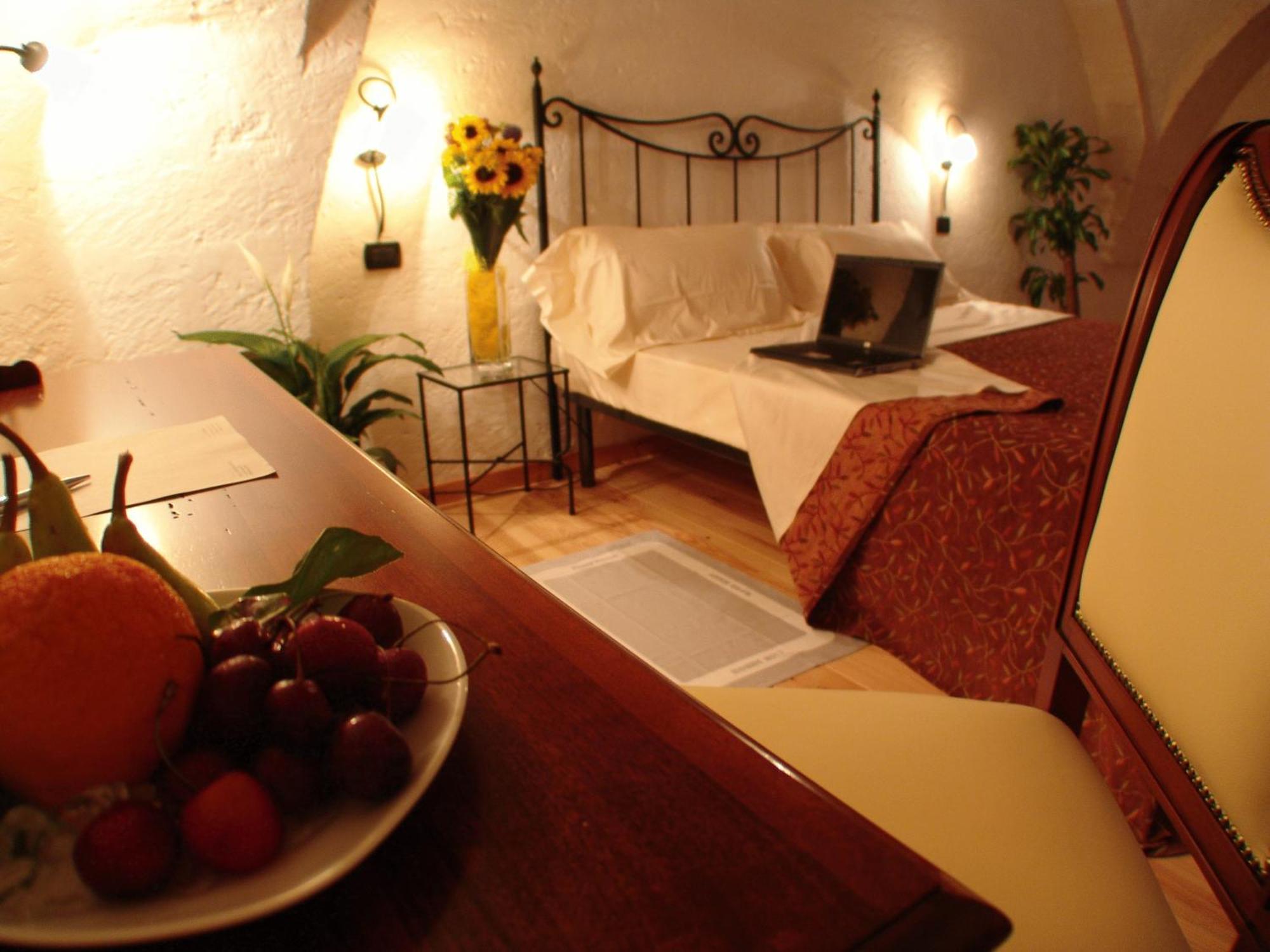 Hotel Masseria Fortificata Donnaloia โมโนโปลี ภายนอก รูปภาพ