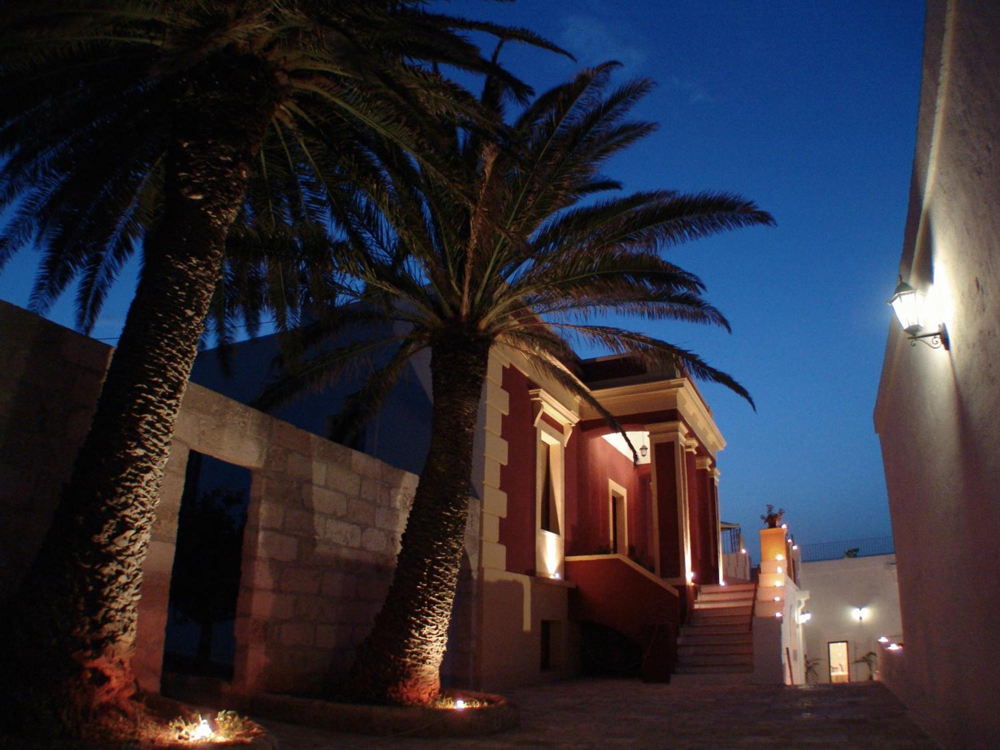 Hotel Masseria Fortificata Donnaloia โมโนโปลี ภายนอก รูปภาพ